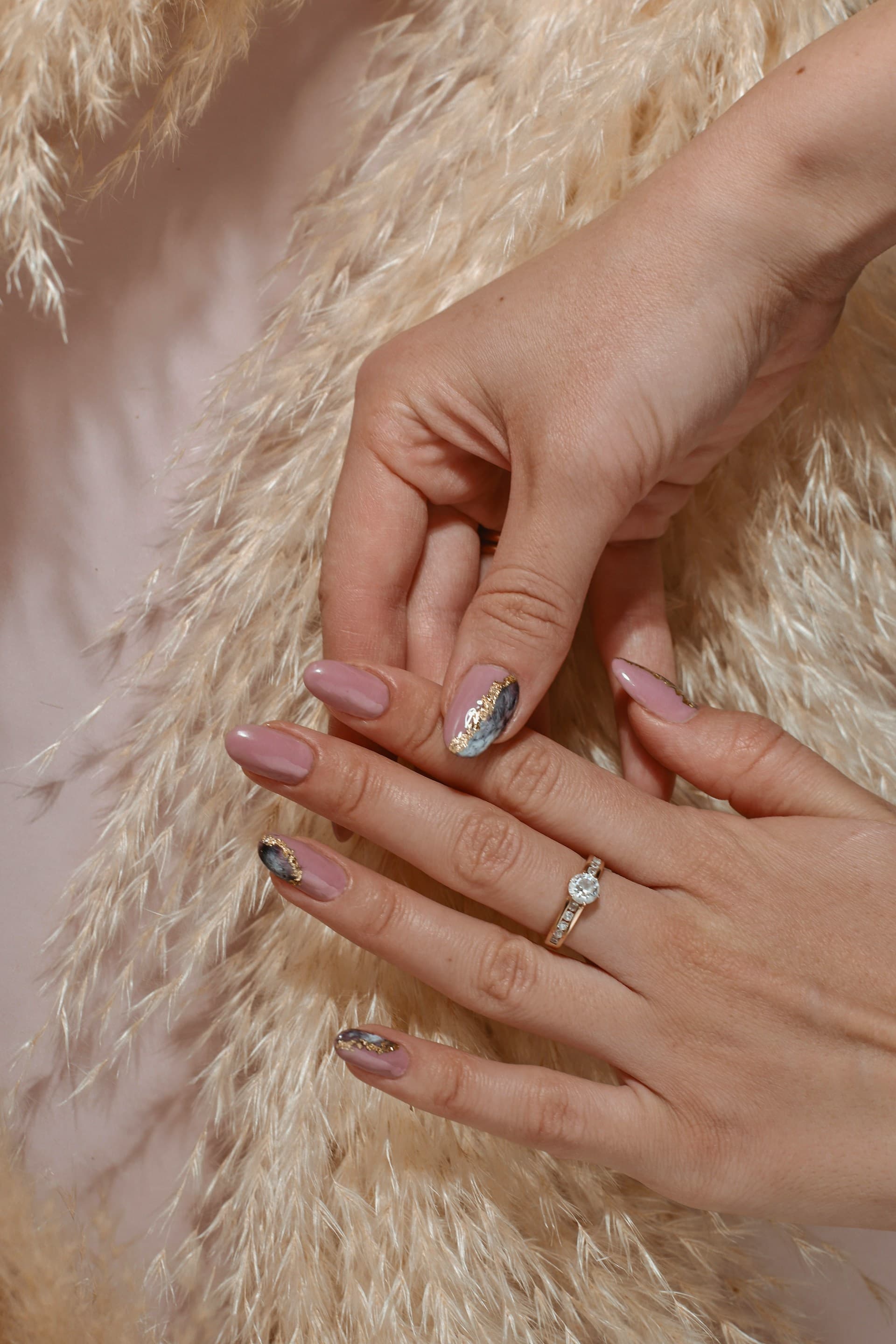 Marble gold nails